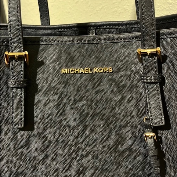 Michael Kors Jet Set East West Medium Tote Purse in Navy Admiral - Picture 3 of 10